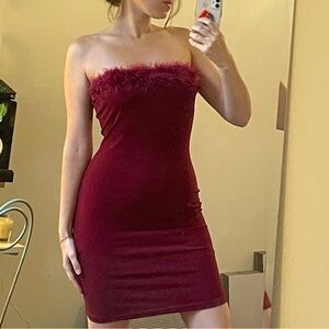 Vintage 90s strapless glitter feather dress 🌹